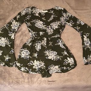 Bell-sleeved romper